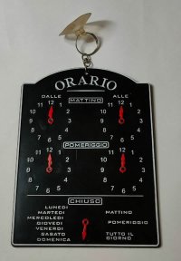 イタリア語表記営業時間表　ORARIO DI APERTURA 時計・チェーン付き  25 x 18 cm【カラー・ブラック】