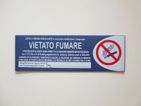 イタリア語表記シール貼付けタイプ 禁煙　VIETATO FUMARE テキスト付き 【カラー・レッド】【カラー・ホワイト】【カラー・ブルー】