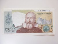 イタリアのリラ紙幣　2000リラ　ガリレオ・ガリレイ【カラー・グリーン】
