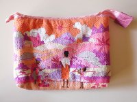 刺繍いっぱいの可愛いマチ付きポーチ　【カラー・ピンク】