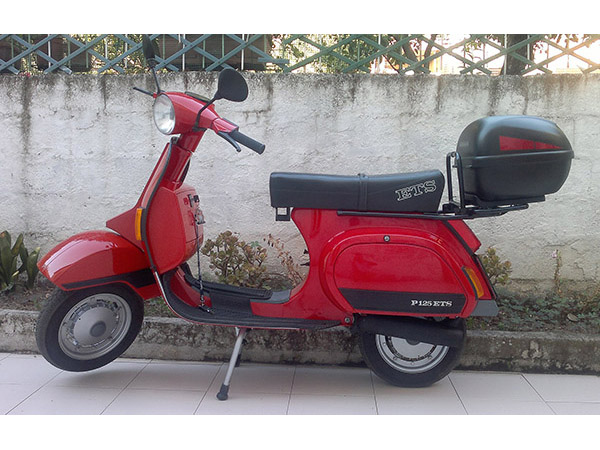 Vespa accessoriata