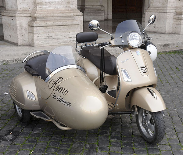 Vespa con sidecar a Roma, 2024