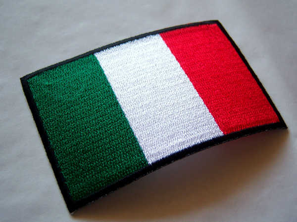 画像1: イタリア国旗の刺繍ワッペン　ジャケットやジーンズをグレードアップ！ 【カラー・グリーン】【カラー・レッド】【カラー・ホワイト】【カラー・ブラック】