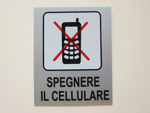 画像1: イタリア語表記シール貼付けタイプ  携帯の電源を切って下さい　SPEGNERE IL CELLILARE 【カラー・グレー】【カラー・ホワイト】【カラー・ブラック】