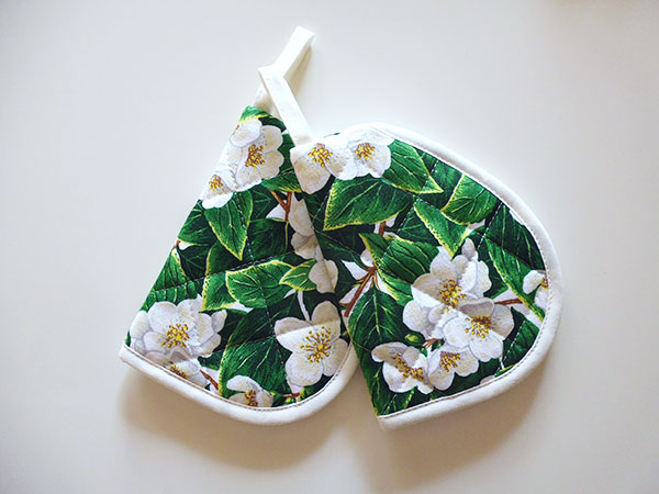 画像1: イタリア製　花柄鍋つかみ　２つセット　コットン100%【カラー・グリーン】【カラー・ホワイト】