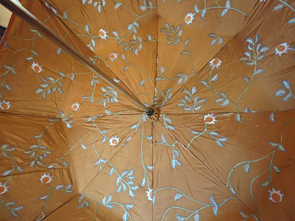 画像4: イタリア製シルクの雨傘　内布・刺繍　持ち手・革張り【カラー・ブルー】【カラー・ブラウン】