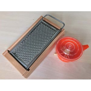 画像: パスタ用品　チーズグレーター(チーズおろし器)&チーズを振りかけられるチーズケース各1個セット