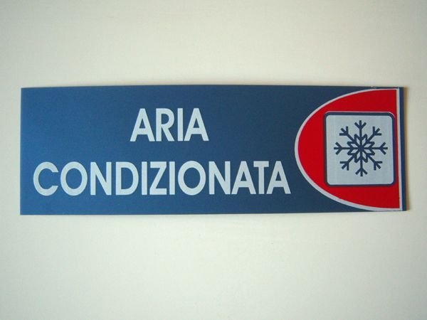 画像1: イタリア語表記シール貼付けタイプ  エアコン効いてます ARIA CONDIZIONATA 【カラー・レッド】【カラー・ホワイト】【カラー・ブルー】 (1)