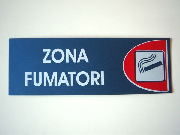 画像1: イタリア語表記シール貼付けタイプ  喫煙所　ZONA FUMATORI 【カラー・レッド】【カラー・ホワイト】【カラー・ブルー】 (1)