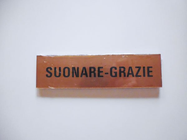 画像1: イタリア語表記シール貼付けタイプ インターホンを鳴らして下さい　SUONARE GRAZIE【カラー・イエロー】【カラー・ブラック】 (1)