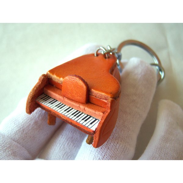 画像1: ミニチュア・ピアノのキーホルダー　レザー 【カラー・オレンジ】 (1)